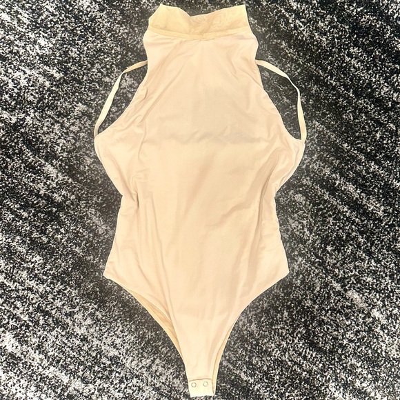 SAMANTHA ENG || High-Neck Open Back Snap Bodysuit in Beige - SZ Small ⭐️NWT⭐️ - Picture 7 of 8